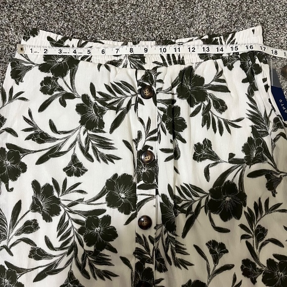 Apt. 9 Skirt, Women's size L, button front, fully lined, New with tags - Picture 10 of 14
